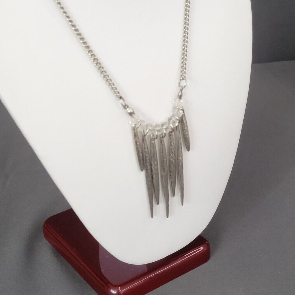 Womens Silver Tone Metal Chain Spiked Beaded Pendant Fashion Necklace 16 in - Picture 3 of 9